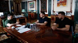 Зеленський: НАБУ і САП викрили на хабарі нардепа, очільника міської адміністрації, військових