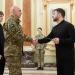 Зеленський вручив сертифікати на отримання квартир Героям України
