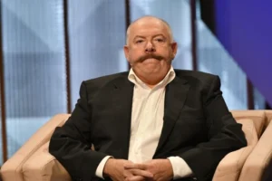 Золоті злитки та дорогі годинники. У Франції ДБР провело обшуки на віллі Піскуна