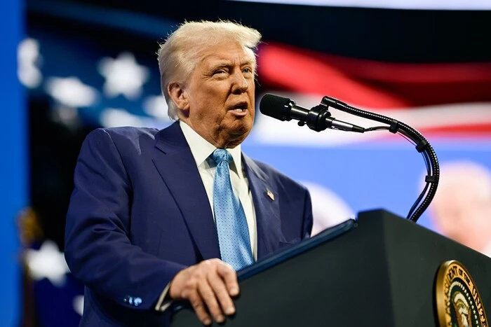 Трамп перед зустріччю із Зеленським поговорив із Путіним