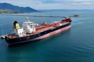 Серед членів екіпажу затриманого США російського танкера є українці – посол