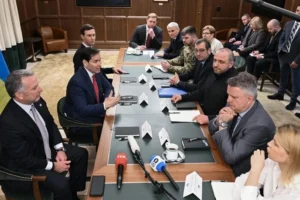 В Абу-Дабі почалася тристороння зустріч між Україною, Росією та США