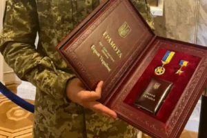 Президент присвоїв звання Героя України чотирьом військовим