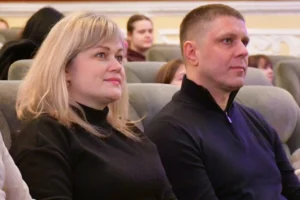 «Мрійте, і ваші бажання здійсняться!». Нардеп, який здав Тимошенко НАБУ, виступив перед дітьми