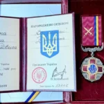 Олег Ляшко показав свій орден за захист України (фото)