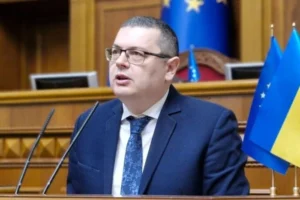 «Захід має це зрозуміти». Соратник Зеленського назвав єдину країну, яка може протистояти Росії