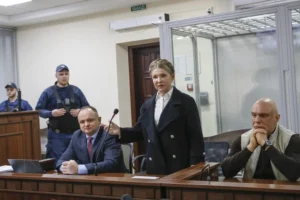 Тимошенко заявляє про спробу знищити «Батьківщину»