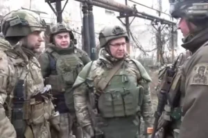 Соратник Путіна та ватажок «ДНР» у бронежилетах осоромилися в окупованому Мирнограді