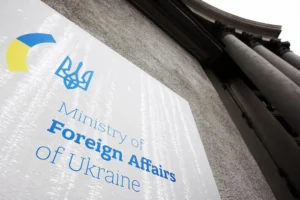 «Зірвали аплодисменти в Москві». МЗС різко відповіло на антиукраїнську резолюцію Угорщини