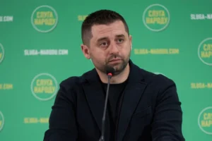 «Може діяти в складних умовах». Арахамія зробив заяву про кризу в Раді