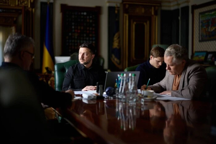 Зеленський увів у дію пакет санкції проти посібників РФ в авіації, ВПК та пропаганді