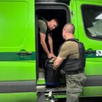 як інкасатори возять готівку у гарячі точки
