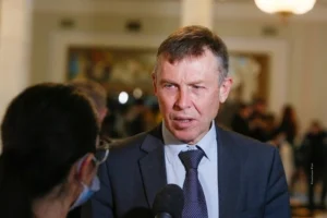 Студенти працювали безплатно день і ніч. Нардеп-«старожил» розповів, як переміг на виборах 36 років тому