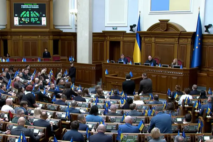Рада проголосувала за продовження воєнного стану і мобілізації